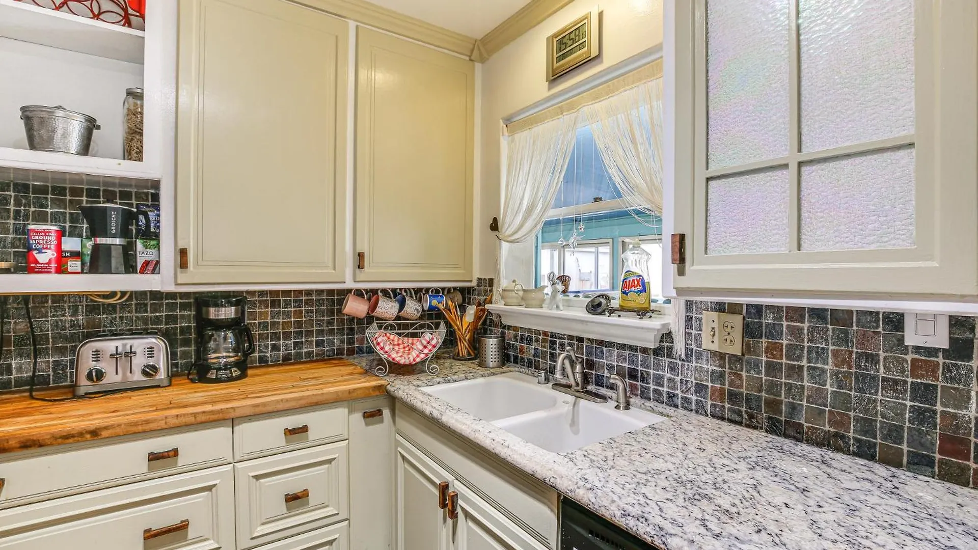 Gardena Vacation Rental 5 Mi To Manhattan Beach!